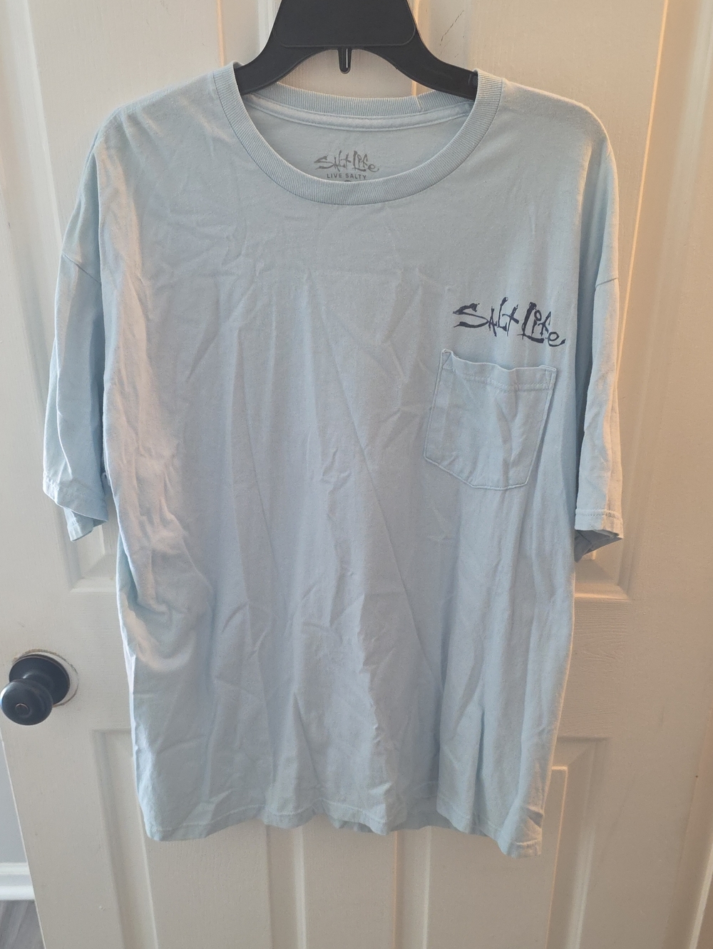 Salt Life Men’s Pale Blue Pocket Tee with Logo